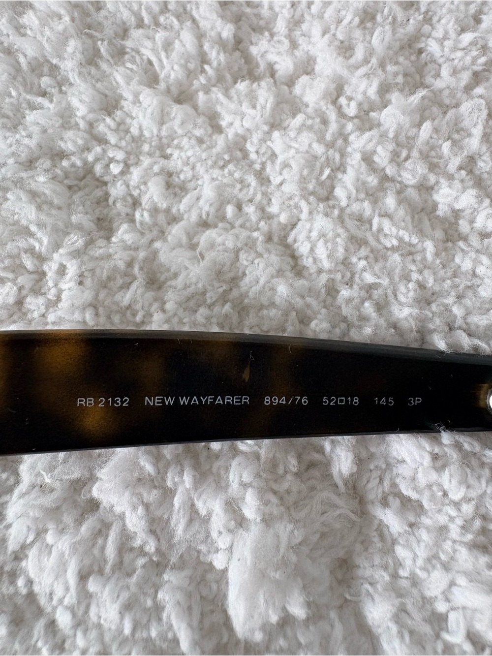 Ray-Ban New Wayfarer Classic
Tortoise Frame with Polarized Green Lenses RB 2132 - Picture 7 of 15